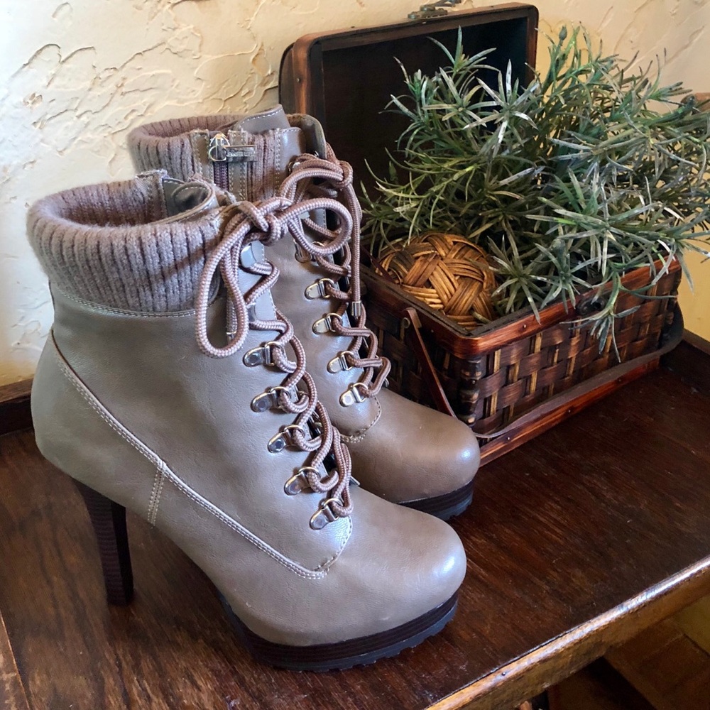 ✅ SOLD!!! The Fall Heeled Boot You Have To Have